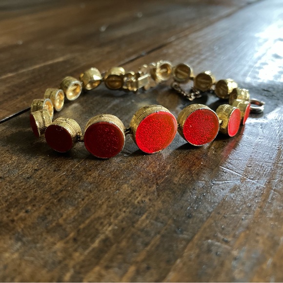 Red-Orange Circle Stone bracelet - Gold tone links - agate - security chain! - Picture 6 of 11